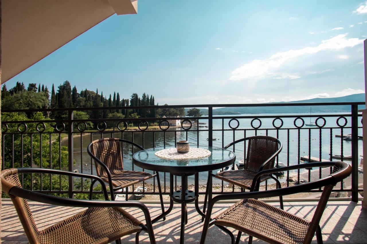 טיווט Apartments Lungomare מראה חיצוני תמונה