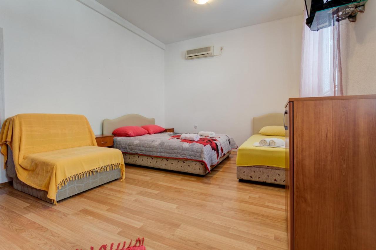 טיווט Apartments Lungomare מראה חיצוני תמונה