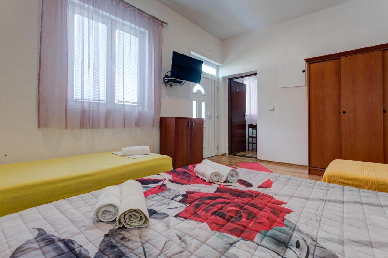 טיווט Apartments Lungomare מראה חיצוני תמונה